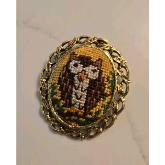 Vintage Embroidered Owl Pendant Brooch Cross Stitch Needlepoint Retro Gold tone - Picture 4 of 6
